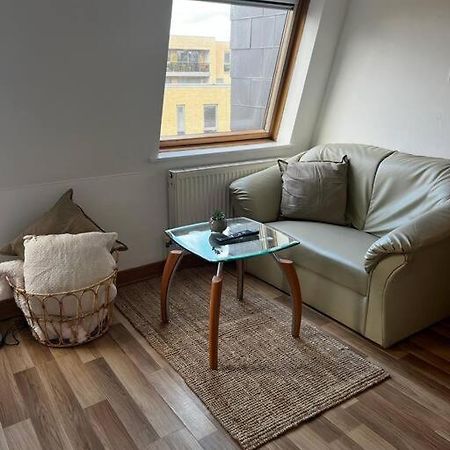 Quirky Studio Flat Selfcontained Лондон Екстериор снимка