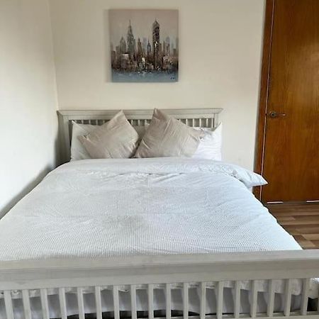 Quirky Studio Flat Selfcontained Лондон Екстериор снимка