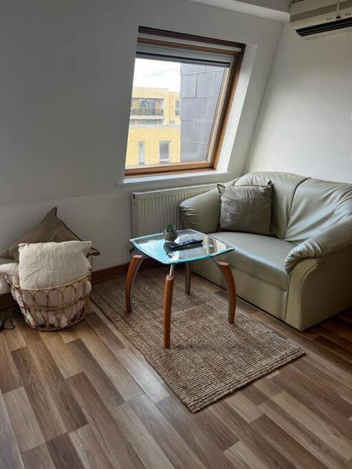 Quirky Studio Flat Selfcontained Лондон Екстериор снимка