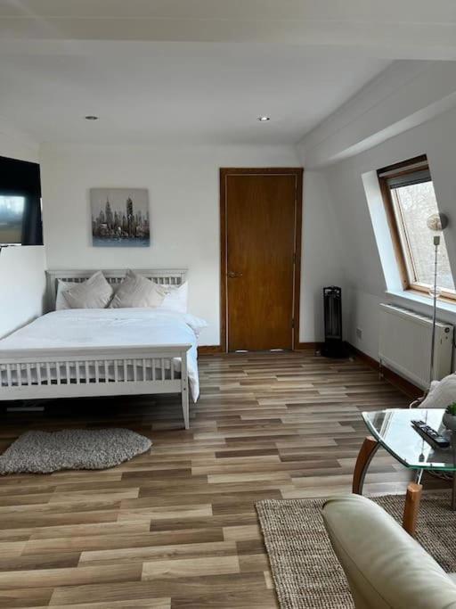 Quirky Studio Flat Selfcontained Лондон Екстериор снимка