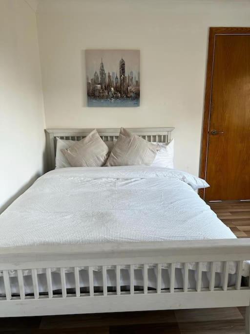 Quirky Studio Flat Selfcontained Лондон Екстериор снимка