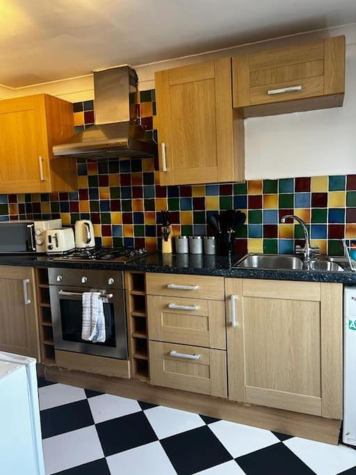 Quirky Studio Flat Selfcontained Лондон Екстериор снимка