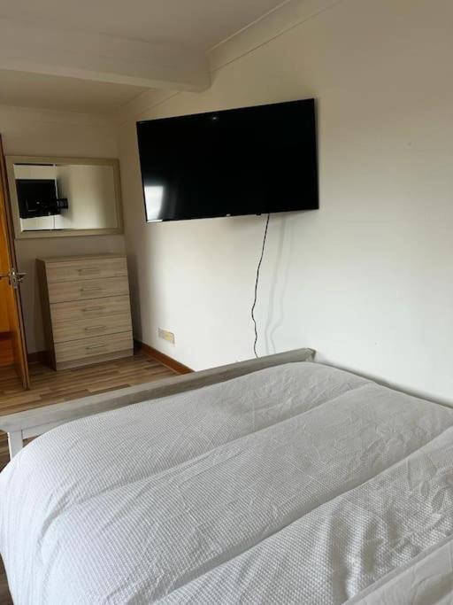 Quirky Studio Flat Selfcontained Лондон Екстериор снимка